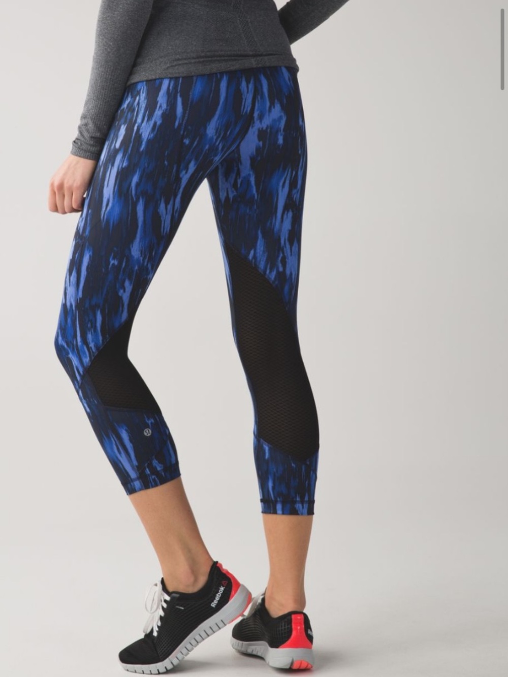 Lululemon pace rival crop painted animal size 6